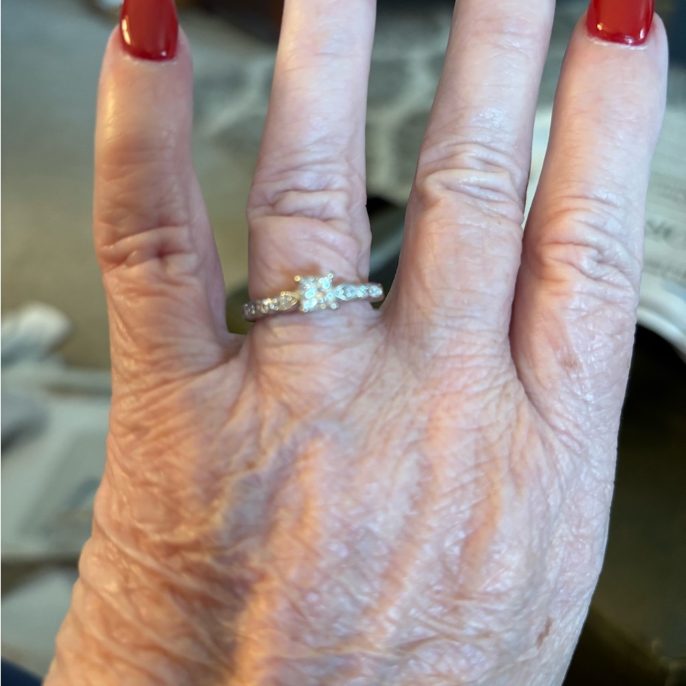 Elegant Silver Diamond Ring